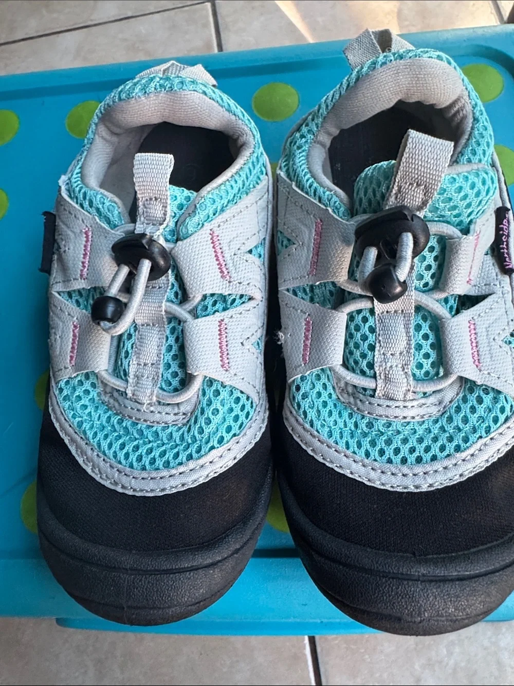 Like New Northside Kids Water Shoes in Black and Teal with Pink - Little Kids 9